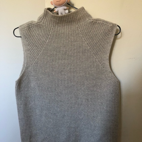 Aritzia Tops - Tank top and scarf